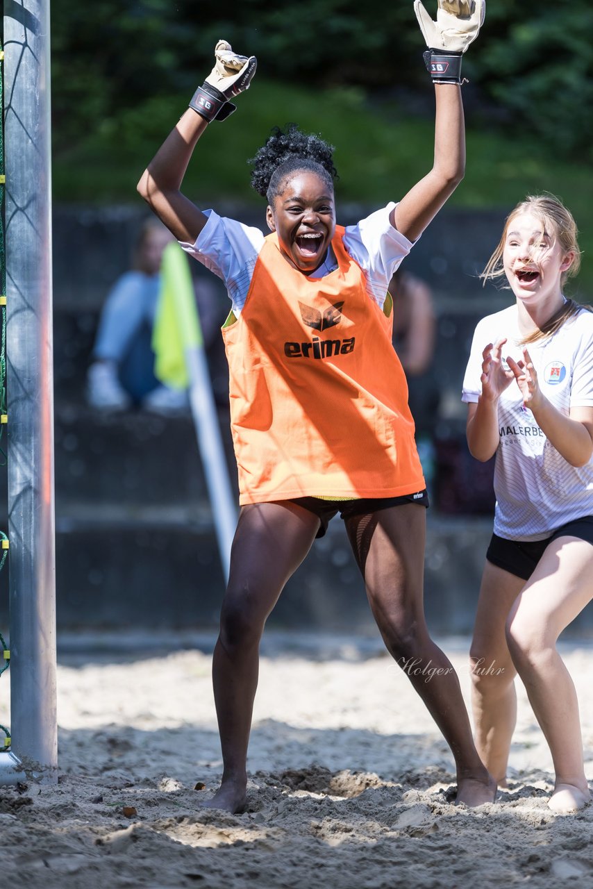 Bild 98 - wBJ/wCJ Beachsoccer Cup